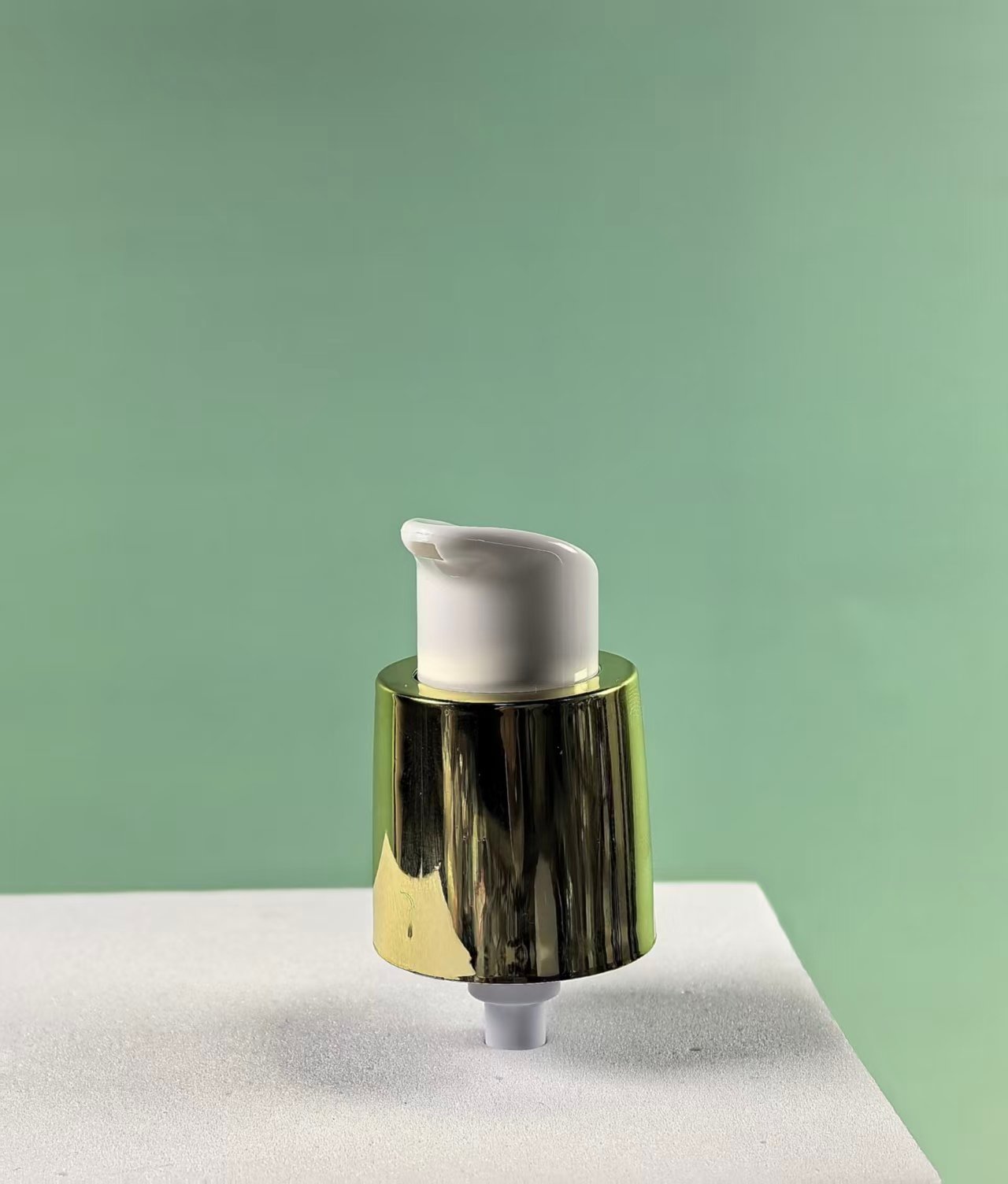 Cosmetic packaging product image